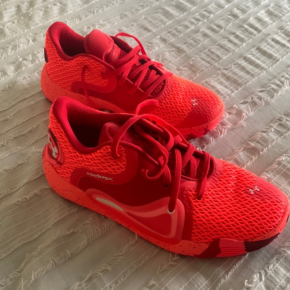 Basketball shoes